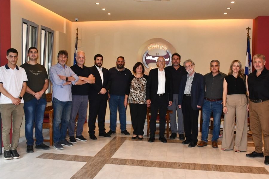 Ένωση Των Απανταχού Σφακιανών-Τιμή στον Παπα-Γιώργη χιωτάκη