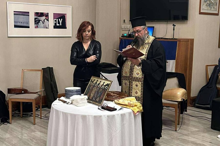 Οι Κρήτες Χίου έκοψαν την Αγιοβασιλόπιτά τους