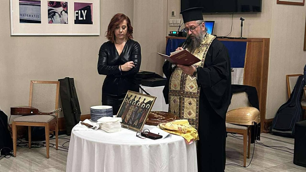 Οι Κρήτες Χίου έκοψαν την Αγιοβασιλόπιτά τους