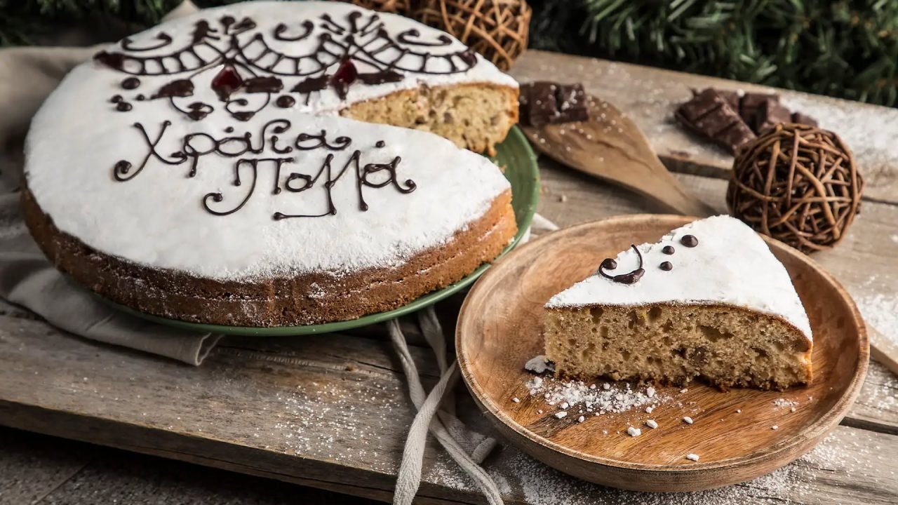 Οι Κρήτες του Π.Φαλήρου κόβουν την Αγιοβασιλόπιτα