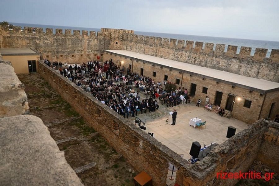Αδελφοποίηση των δήμων Σφακίων και Αγίας Νάπας Κύπρου