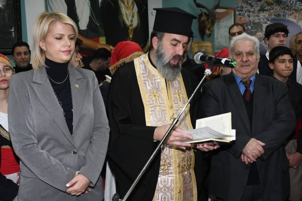 H Ενωση Κρητών Ιλίου έκοψε την Αγιοβασιλόπιτα