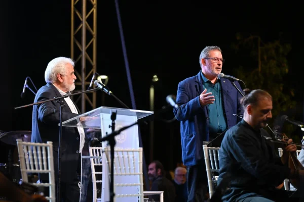 Συγκινητική στιγμή στα 80 χρόνια της «Πατρίς» – Το μήνυμα των απόδημων Κρητών στον Κώστα Ξυλούρη