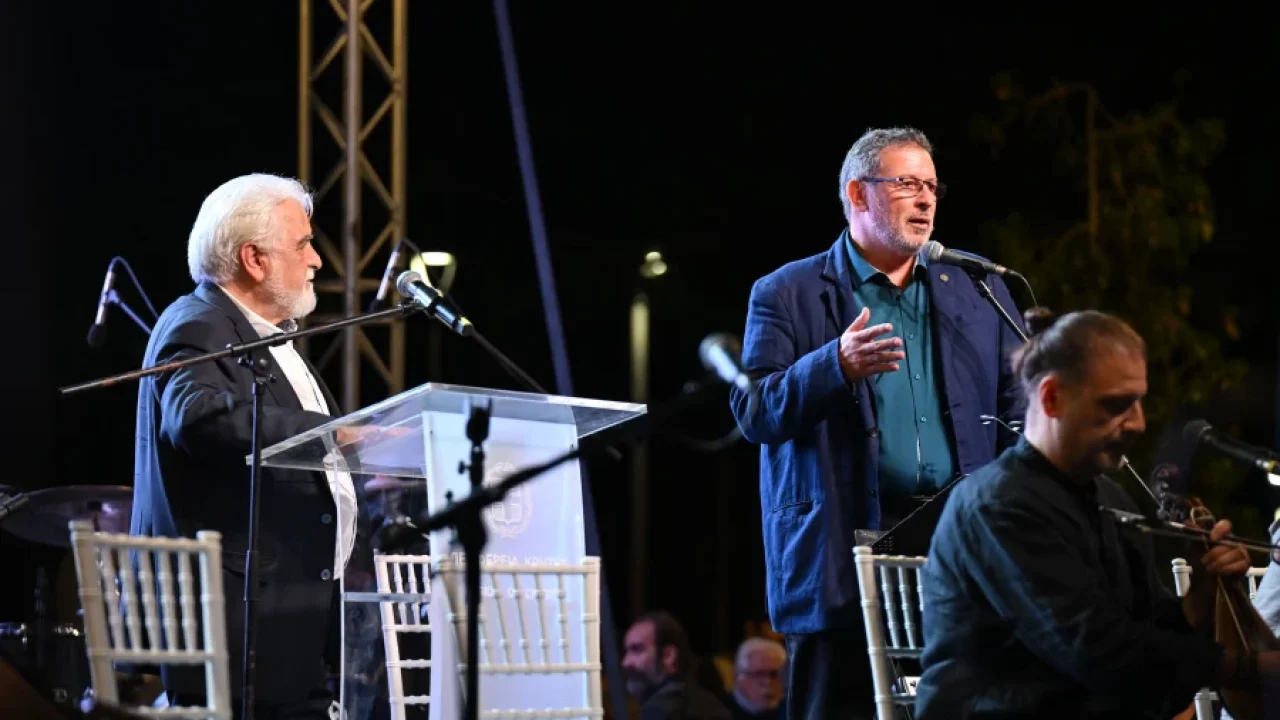 Συγκινητική στιγμή στα 80 χρόνια της «Πατρίς» – Το μήνυμα των απόδημων Κρητών στον Κώστα Ξυλούρη